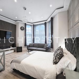 Hackney Suites - En-Suite Rooms & Amenities